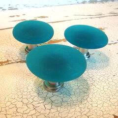 Beach Glass Cabinet Knob – Frosted Sea Glass Coastal Drawer Pull in Organic Freeform Shape